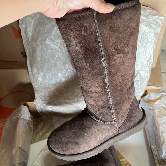 Chocolate UGG boots - Picture 4 of 8